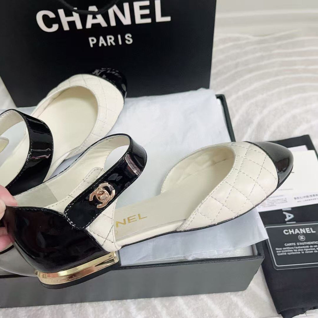 CHANEL CLASSIC MARY JANE FLATS IN WHITE AND BLACK QUILTED CALFSKIN